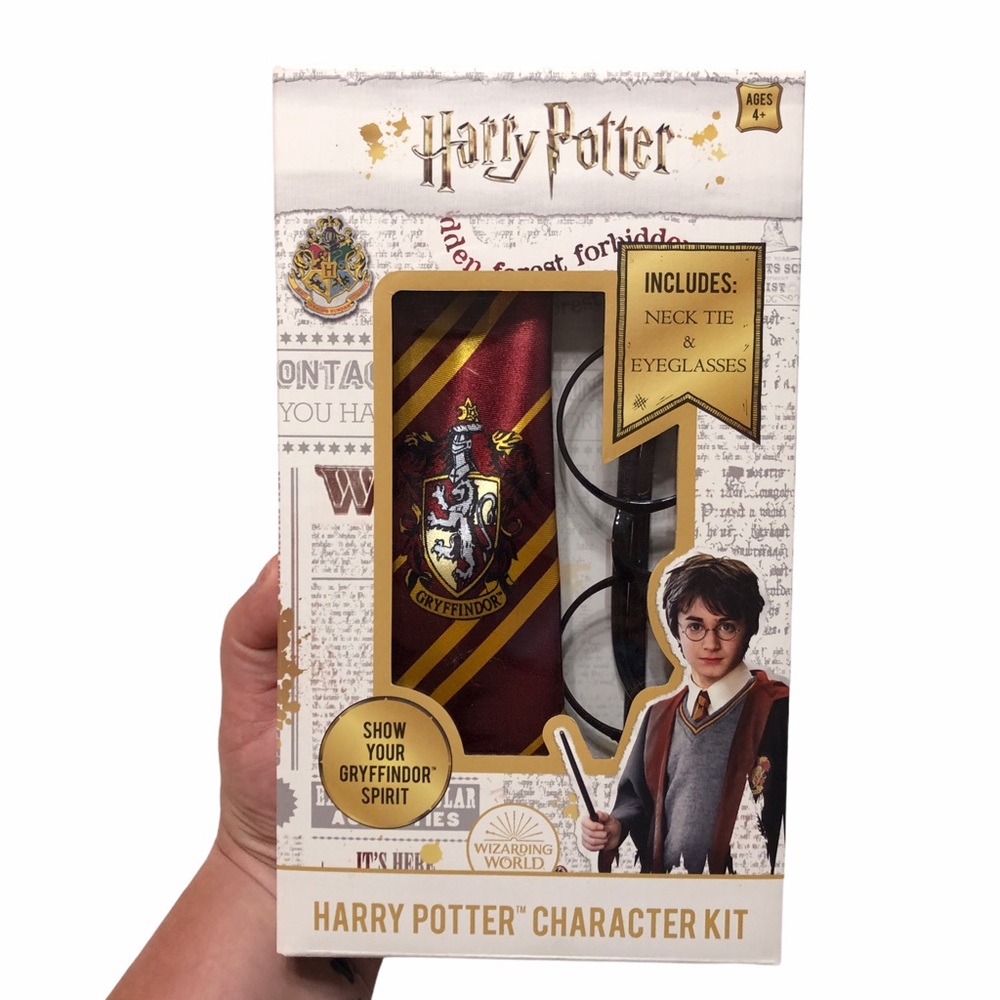 Harry Potter Gryffindor Character Kit - Picture 1 of 4